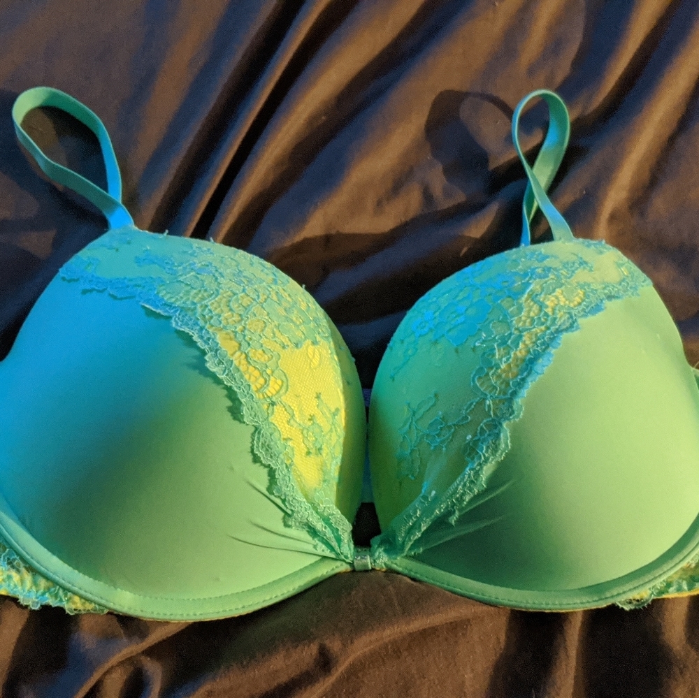 38 C Victoria's secret bra